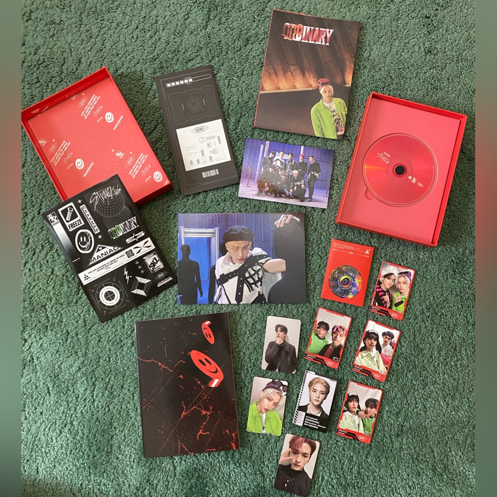 Used once! Like New! Stray Kids Oddinary Album! Comes with EVERYTHING
